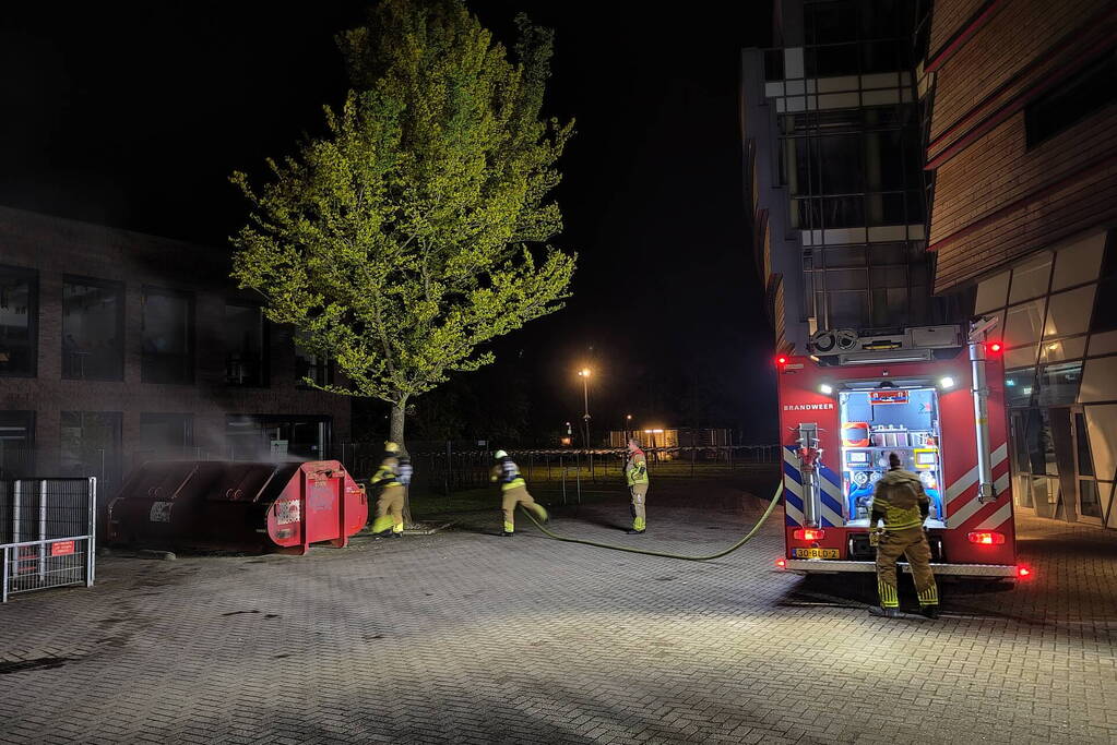 Flinke rookontwikkeling bij brand in container