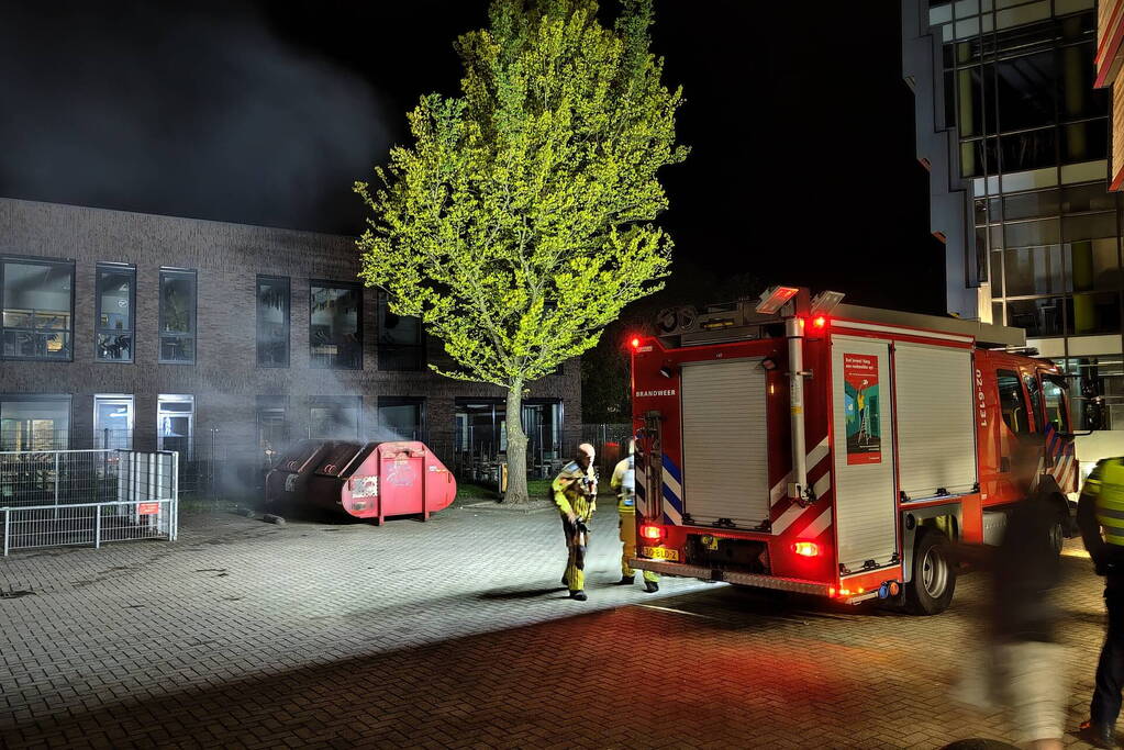 Flinke rookontwikkeling bij brand in container