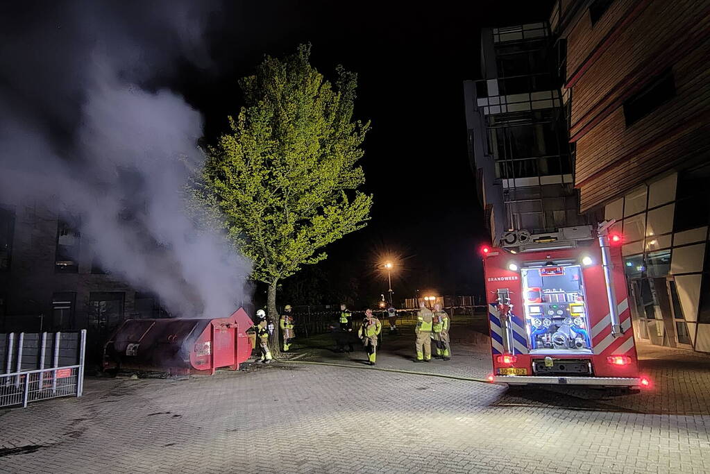 Flinke rookontwikkeling bij brand in container