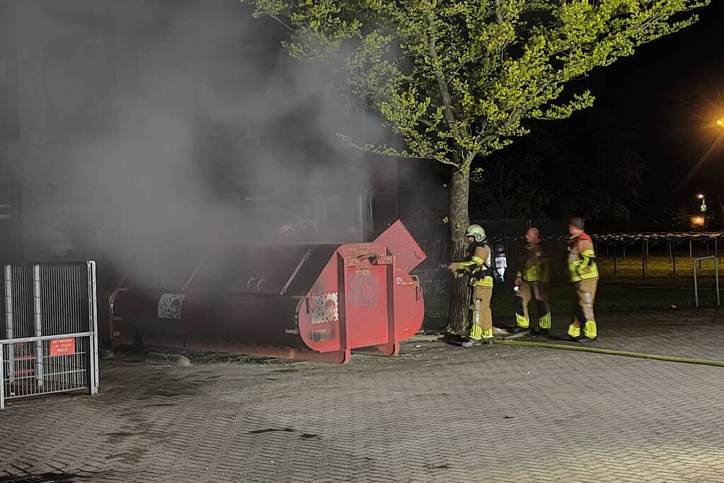 Flinke rookontwikkeling bij brand in container