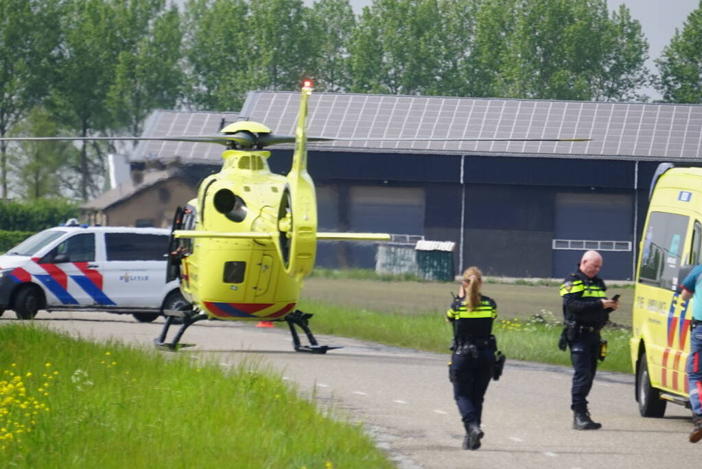 Traumateam ingezet voor motorrijder die uit bocht vliegt