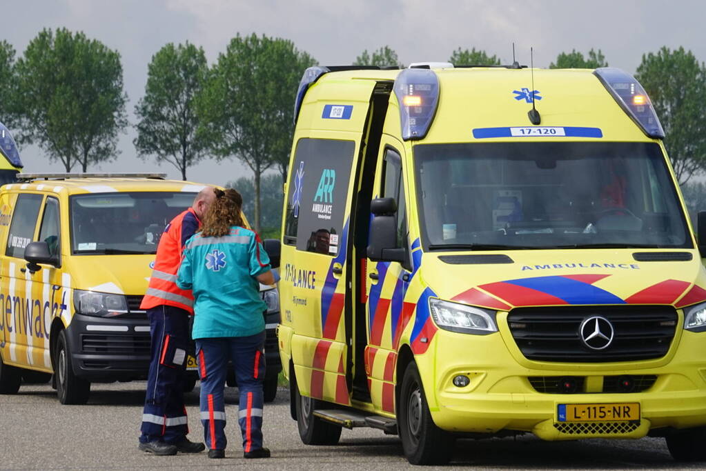 Traumateam ingezet voor motorrijder die uit bocht vliegt