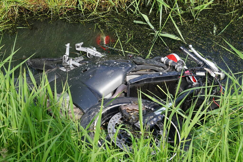 Traumateam ingezet voor motorrijder die uit bocht vliegt