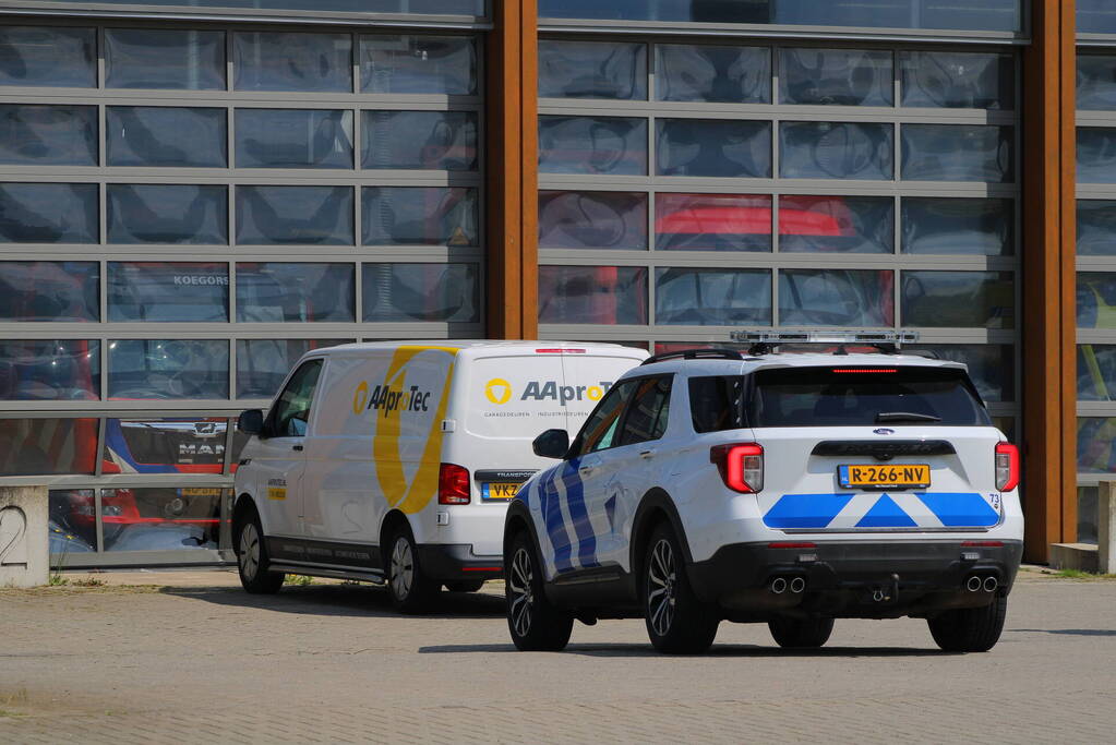 Motorrijders onderuit voor ambulancepost