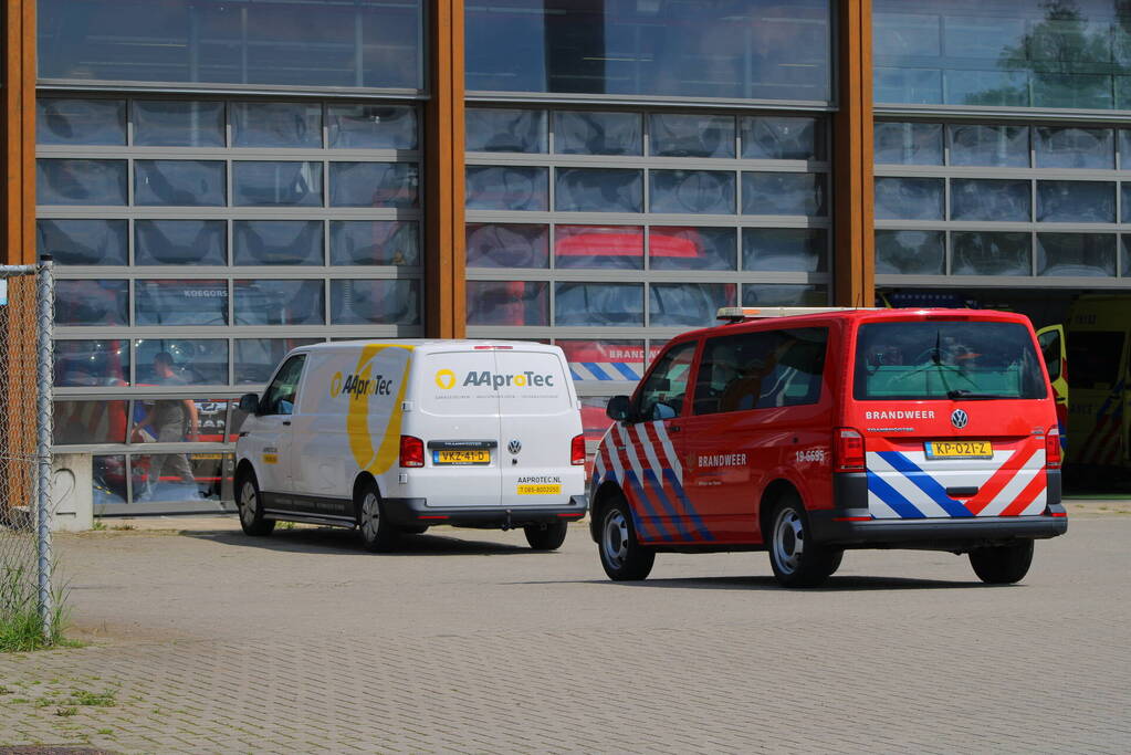 Motorrijders onderuit voor ambulancepost