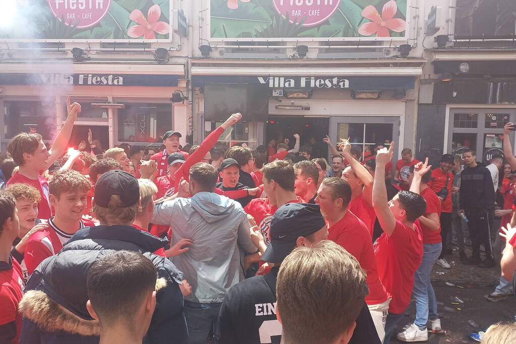 Feest op stratumseind na laatste fluitsignaal Psv landskampioen van nederland