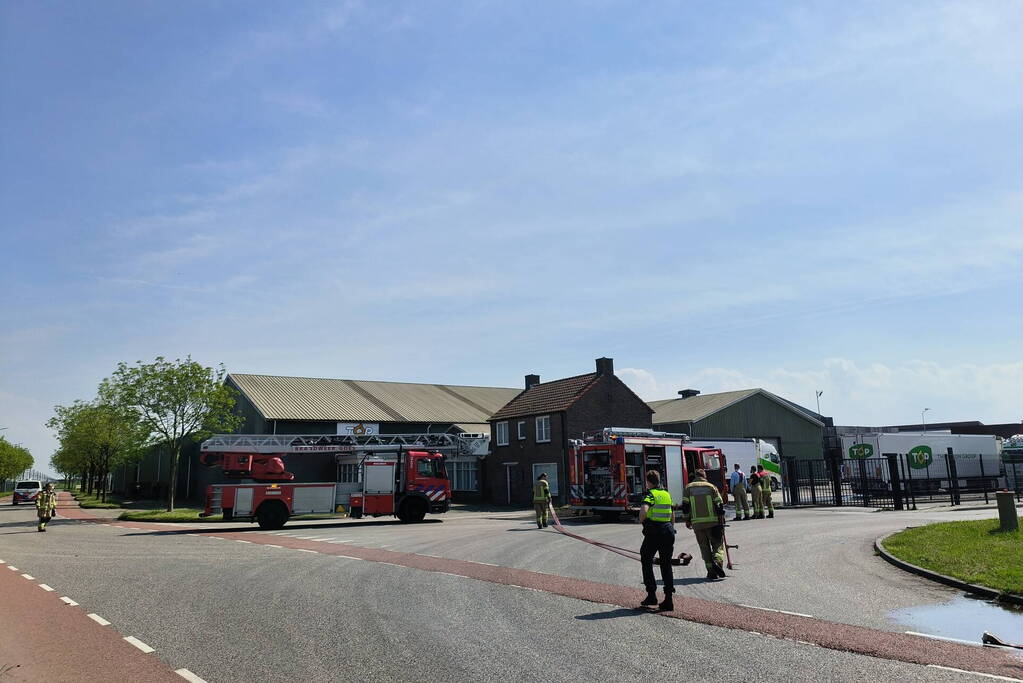 Brandweer doet onderzoek naar melding industriebrand