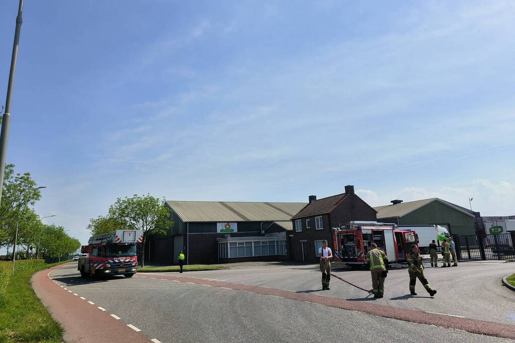 Brandweer doet onderzoek naar melding industriebrand