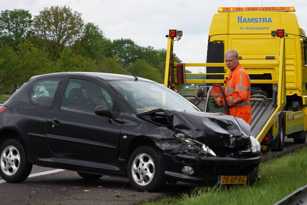 Auto's botsen op elkaar op A28