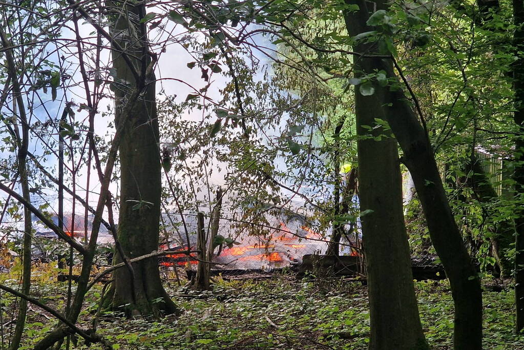 Schuur volledig afgebrand