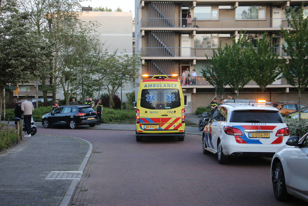 Automobilist en persoon op fatbike in botsing