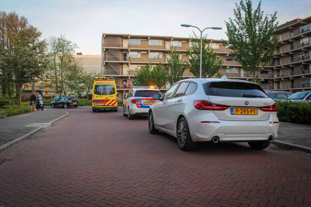 Automobilist en persoon op fatbike in botsing