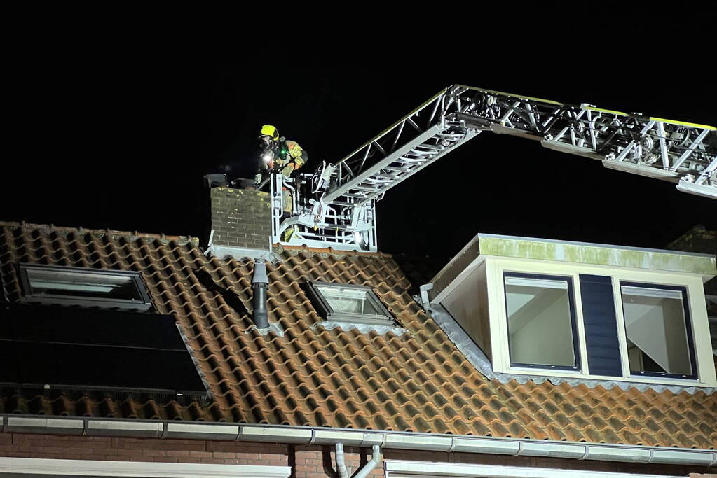 Schoorsteenbrand snel onder controle