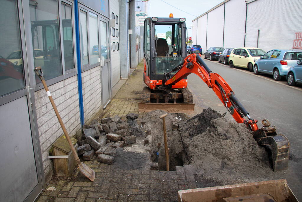 Gasleiding geraakt bij graafwerkzaamheden op industrieterrein