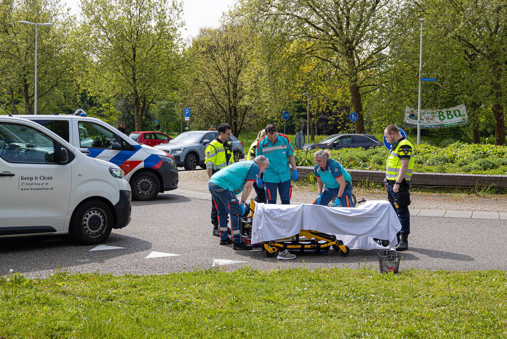 Fietsster aangereden op rotonde