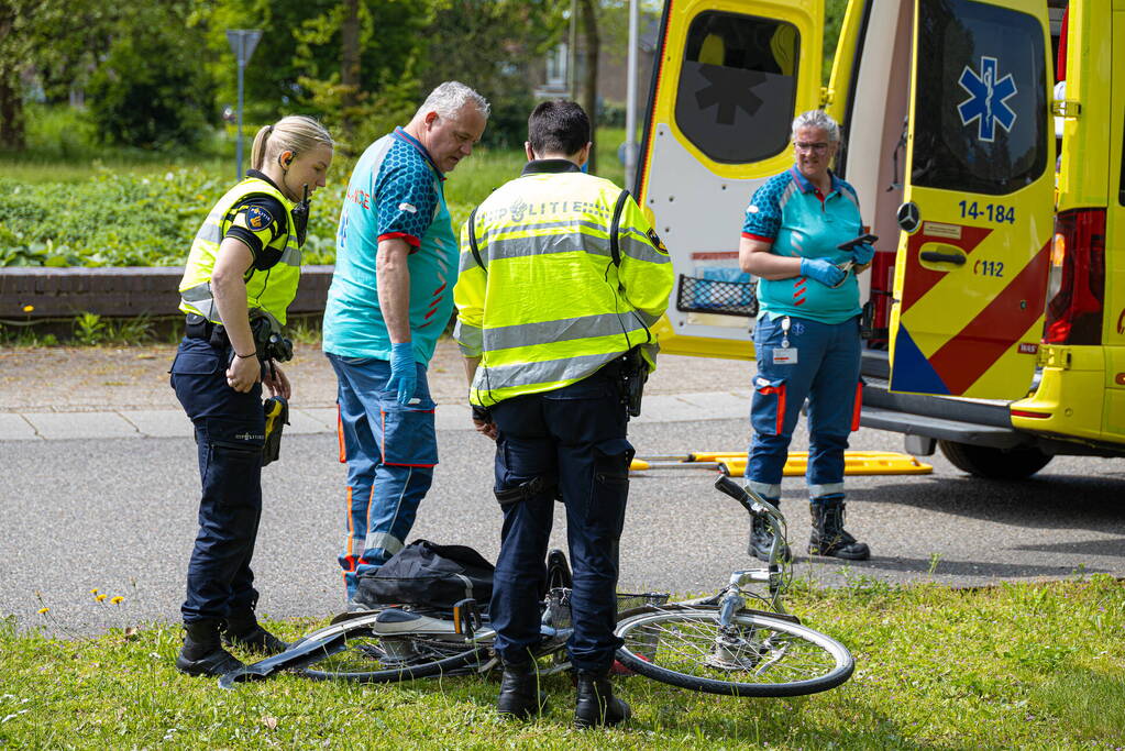 Fietsster aangereden op rotonde