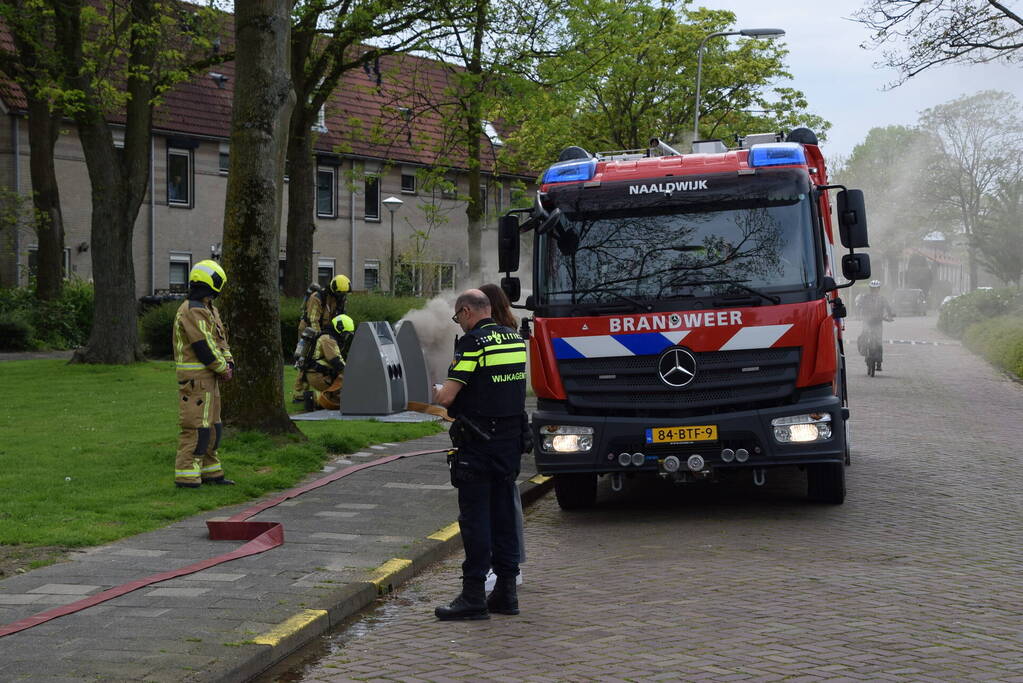 Fikse rookontwikkeling bij brand in textiel container