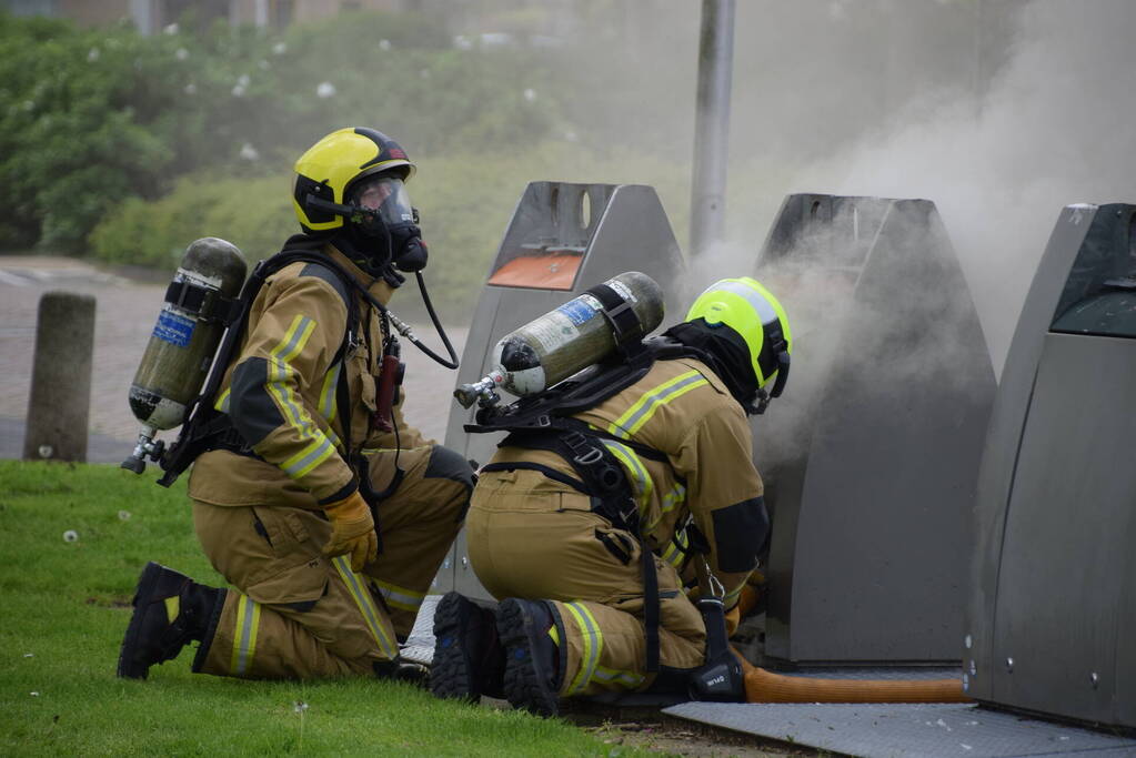 Fikse rookontwikkeling bij brand in textiel container