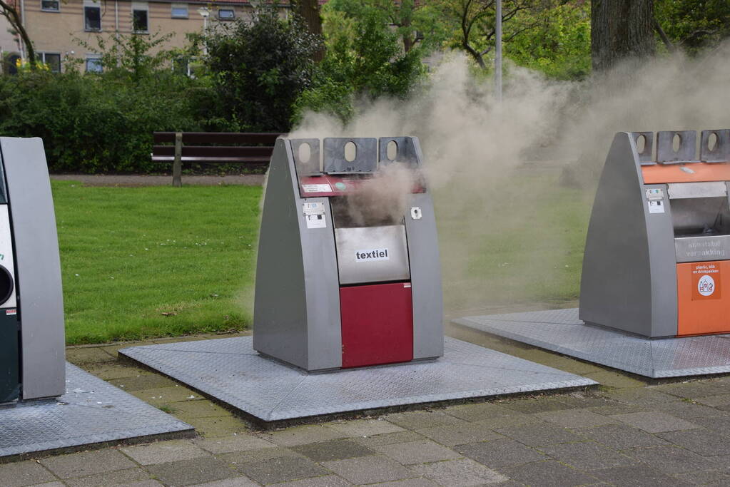 Fikse rookontwikkeling bij brand in textiel container