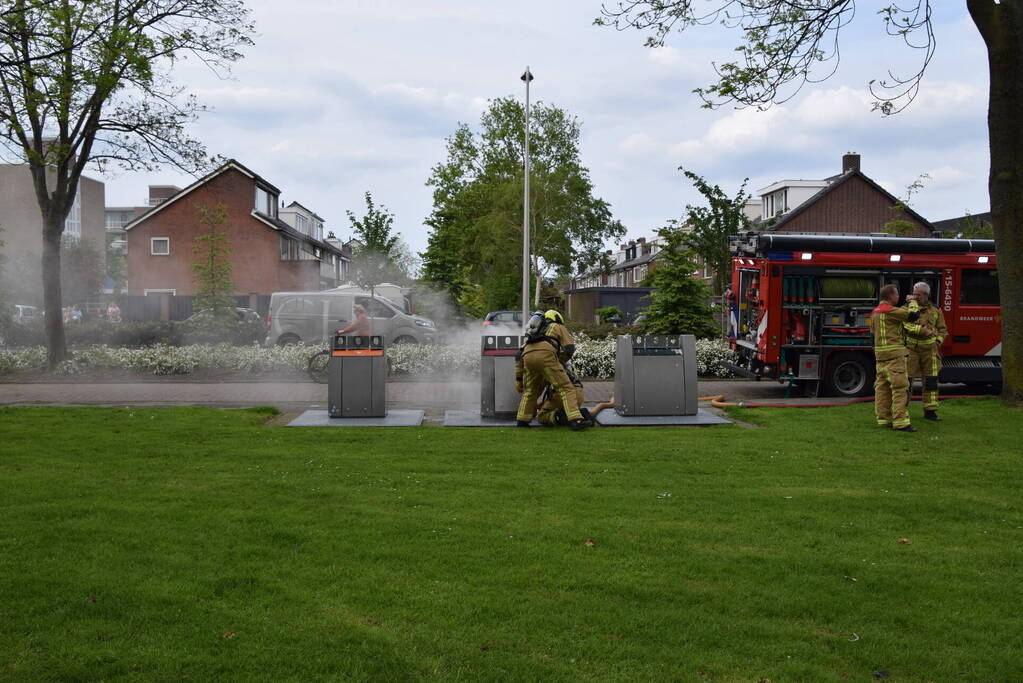 Fikse rookontwikkeling bij brand in textiel container