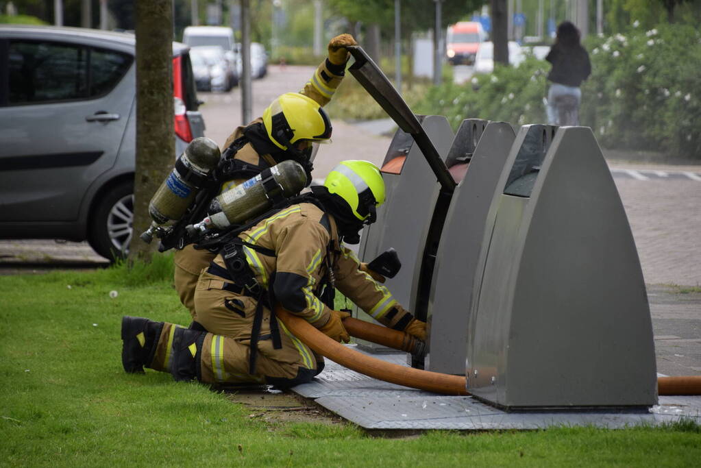 Fikse rookontwikkeling bij brand in textiel container