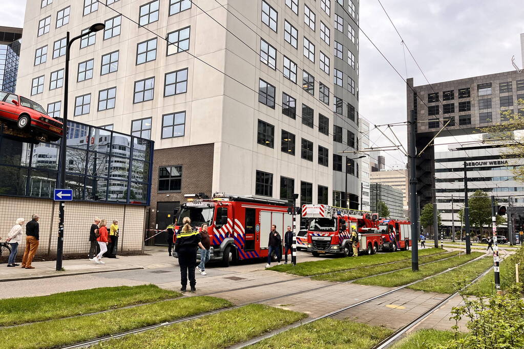 Brandweer onderzoekt rookontwikkeling in fietsenhok