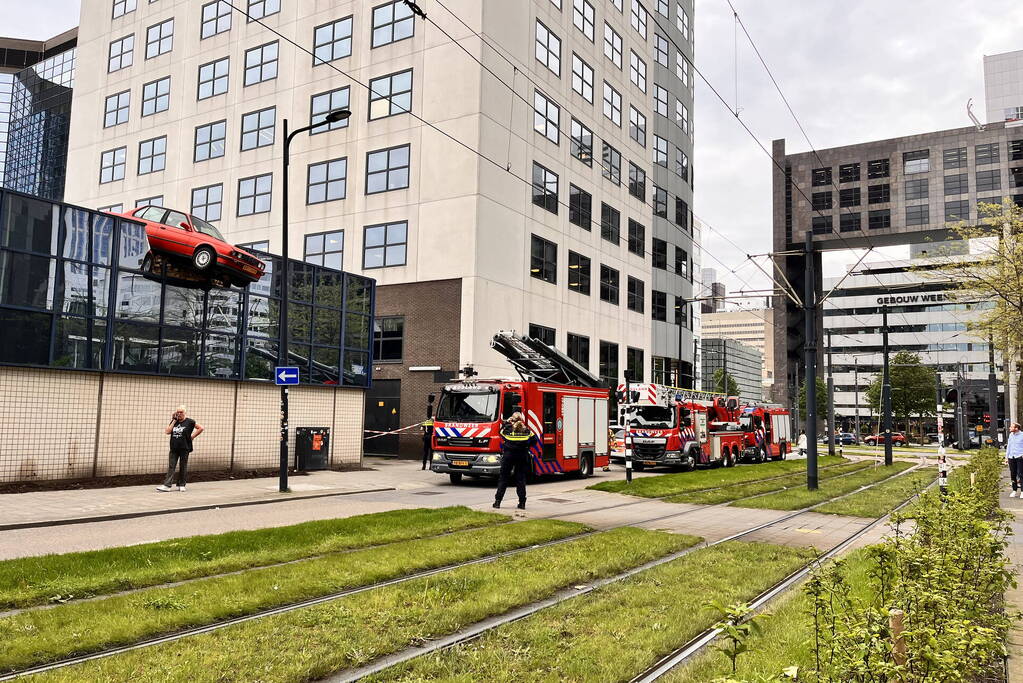 Brandweer onderzoekt rookontwikkeling in fietsenhok