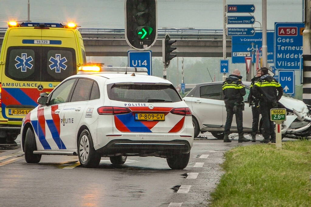 Flinke schade bij ongeval op kruising