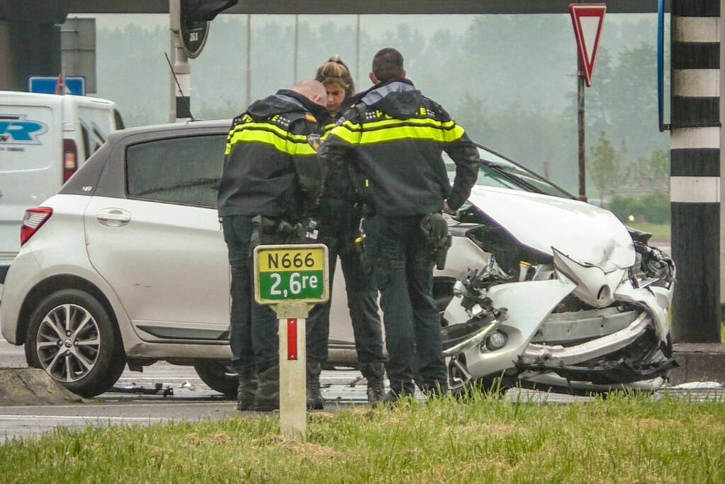 Flinke schade bij ongeval op kruising