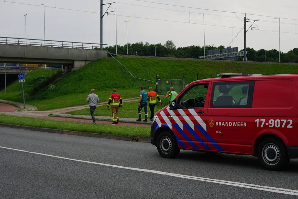 Omgeving afgezet voor persoon met verward gedrag op viaduct