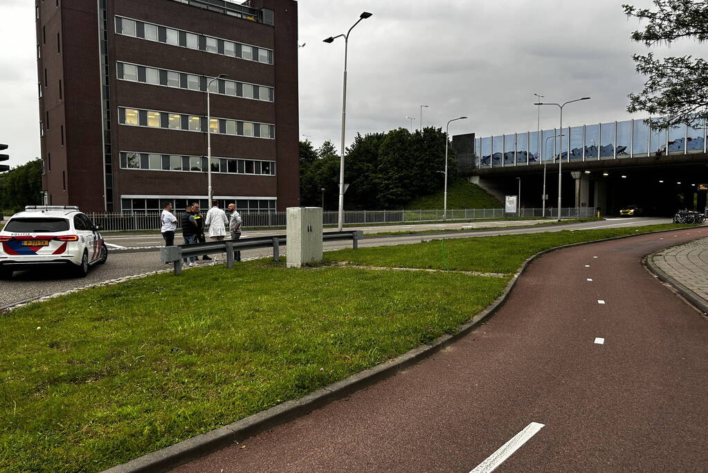 Omgeving afgezet voor persoon met verward gedrag op viaduct