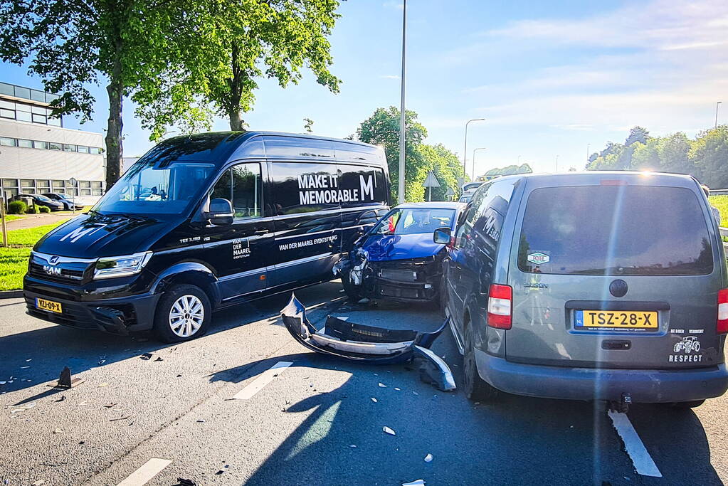 Flinke schade bij ongeval op kruising