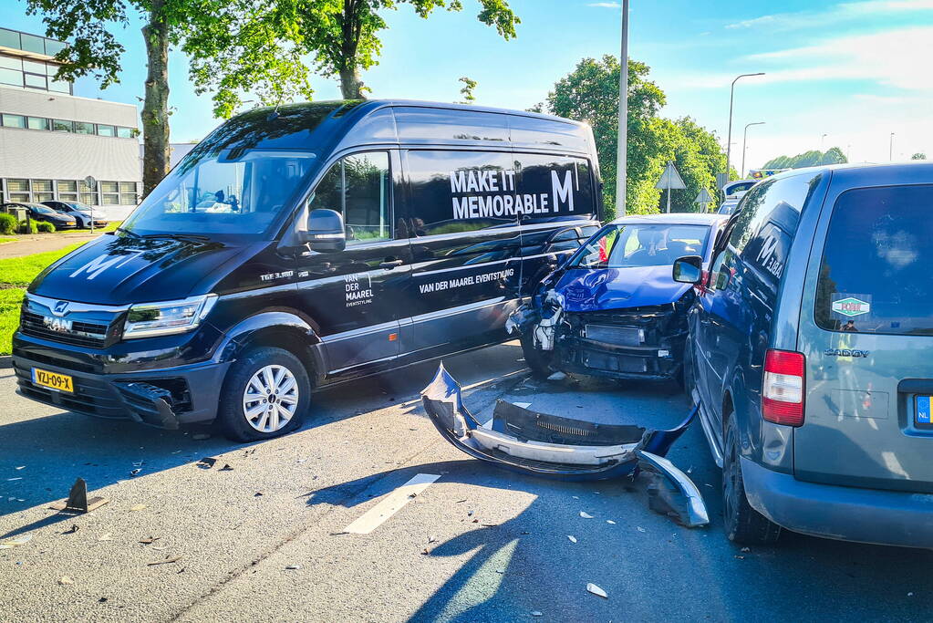 Flinke schade bij ongeval op kruising