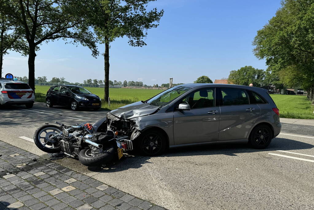 Motorrijder gewond bij harde botsing met automobilist