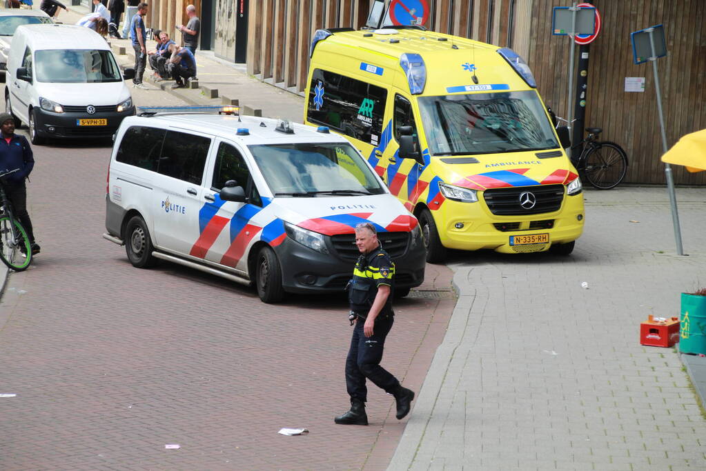 Ravage nadat bakwagen zich klemrijdt onder viaduct