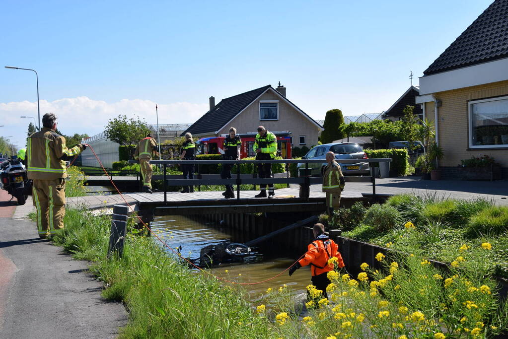 Hulpdiensten groots ingezet voor fiets te water