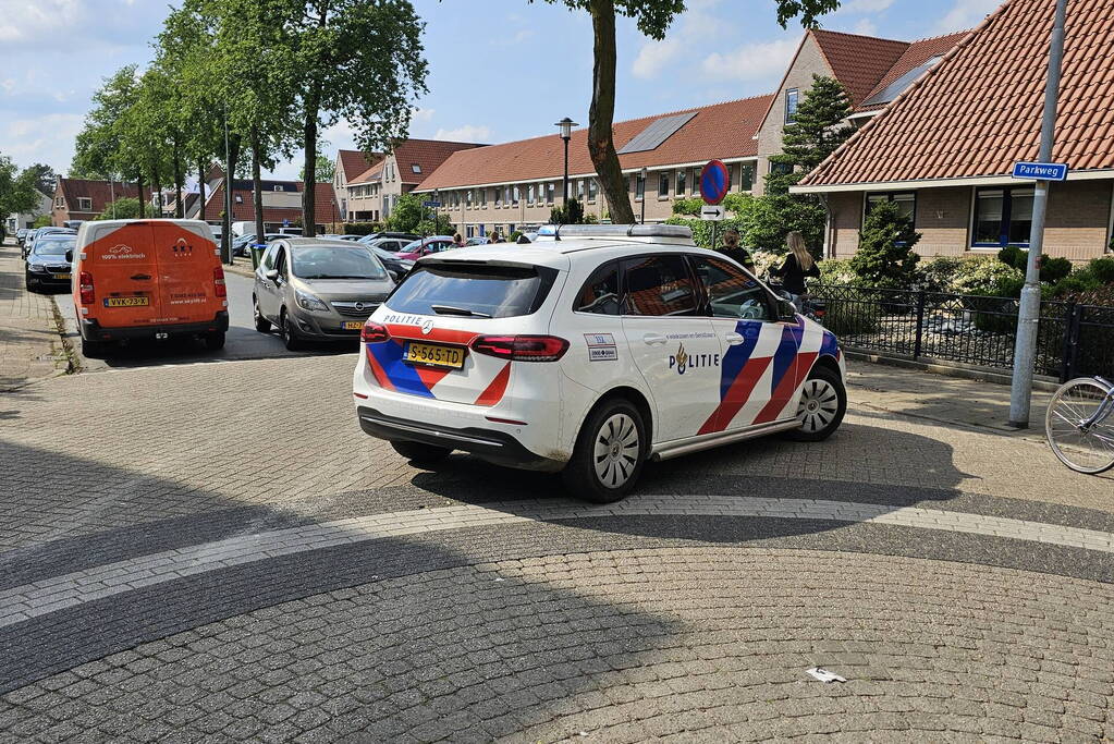 Scooterrijder botst op auto