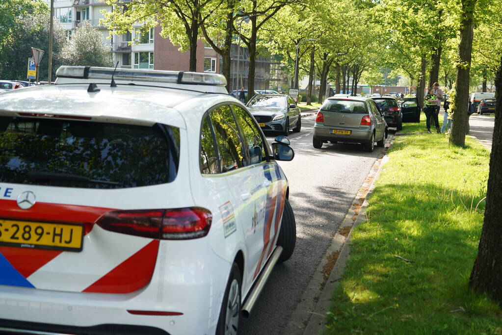 Auto beschadigd na kop-staartbotsing