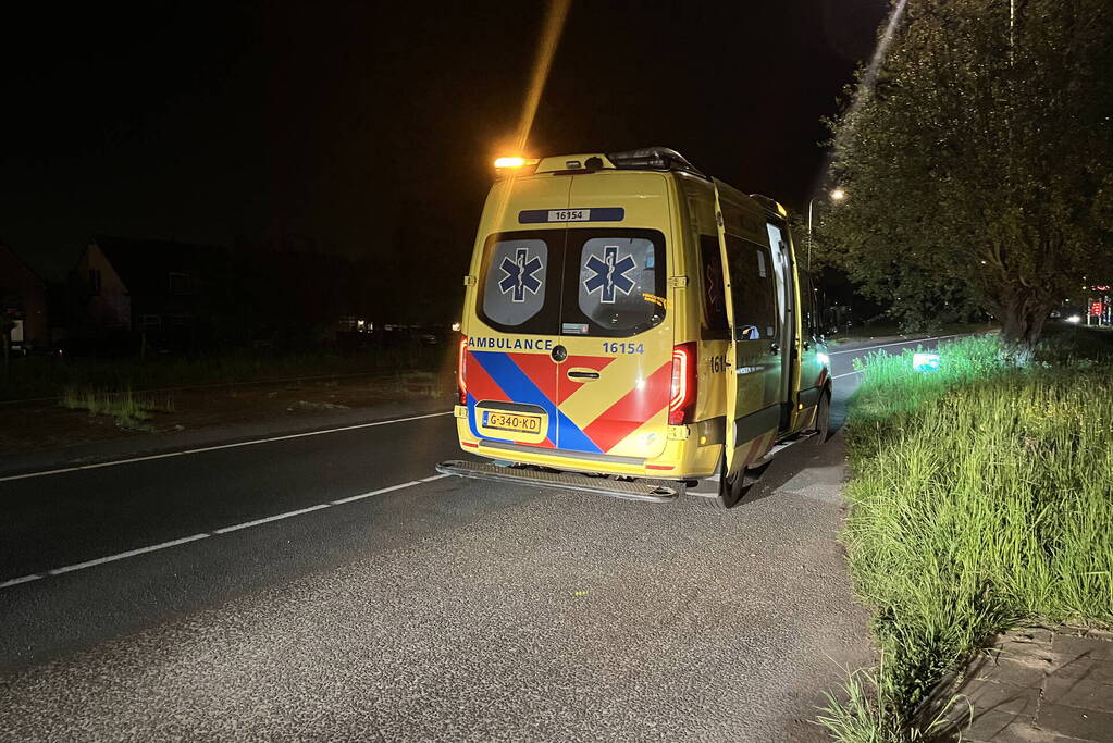 Beschonken passagier hard ten val door noodstop bus