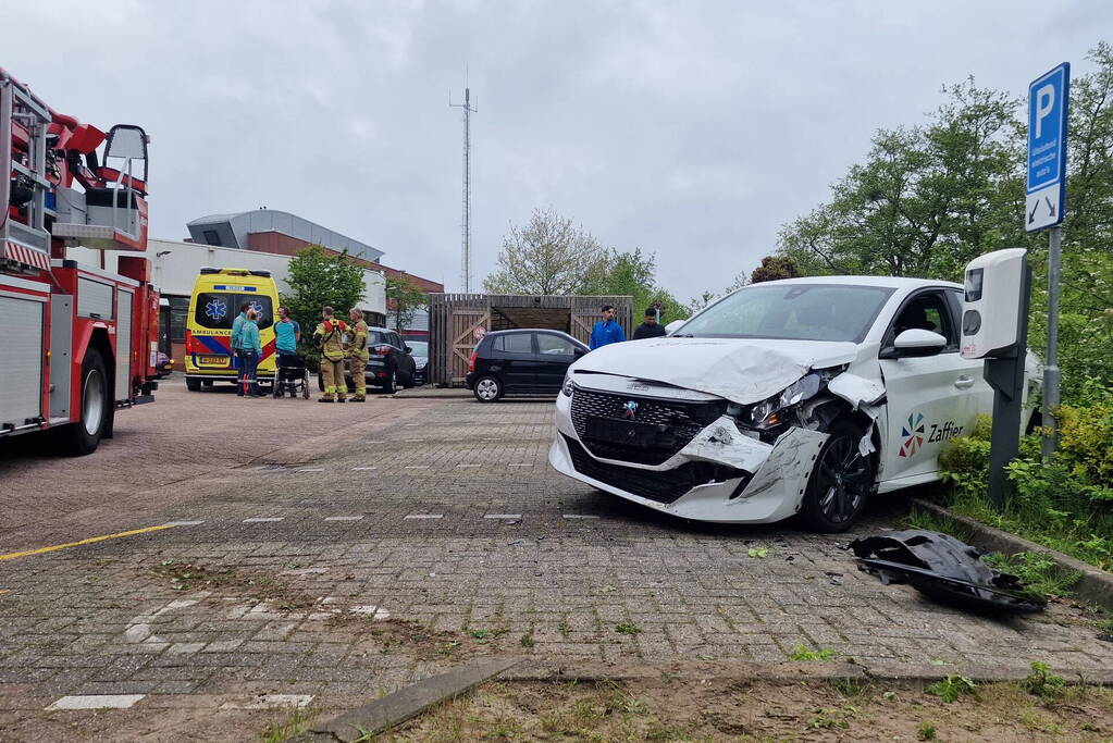 Rolstoelbus te water na aanrijding