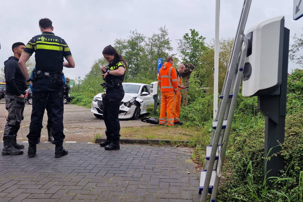 Rolstoelbus te water na aanrijding