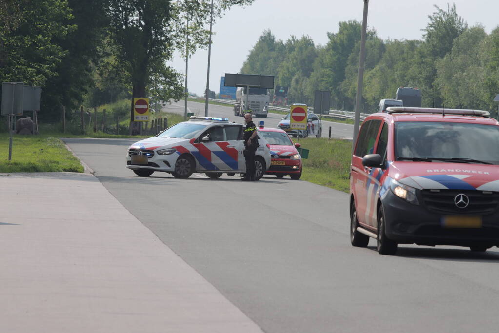 Parkeerplaats A37 ontruimd vanwege lekkende tanker