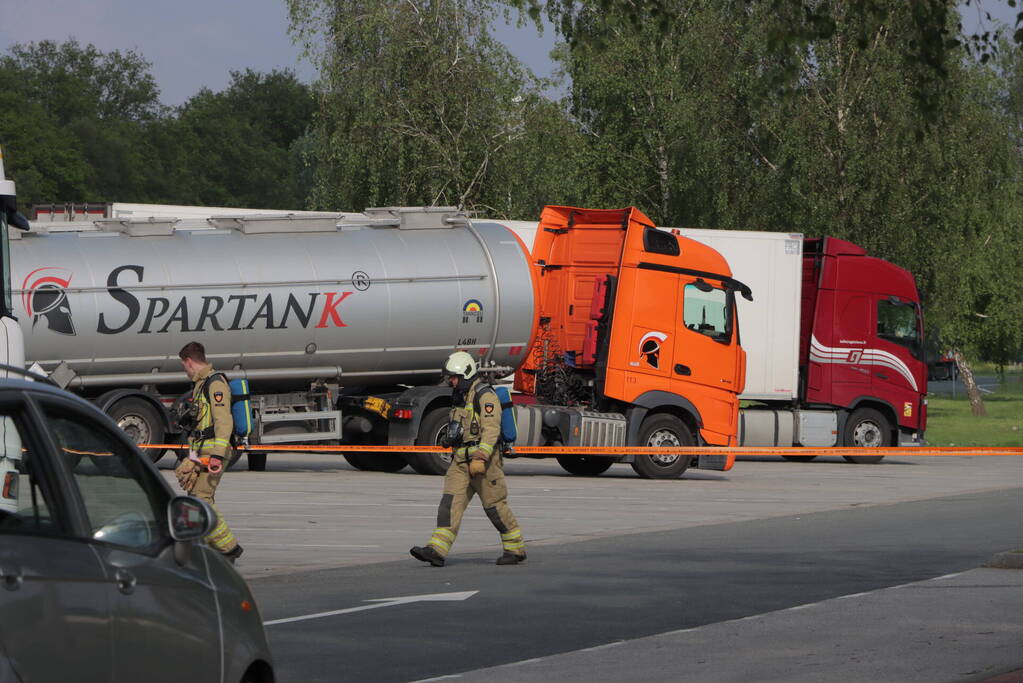 Parkeerplaats A37 ontruimd vanwege lekkende tanker