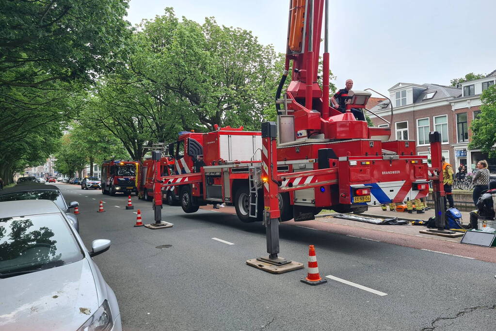 Brandweerduikers zoeken in water na vondst kentekenplaat