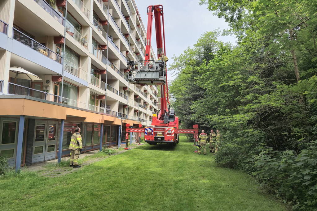 Brandweer in actie om woningbrand te voorkomen