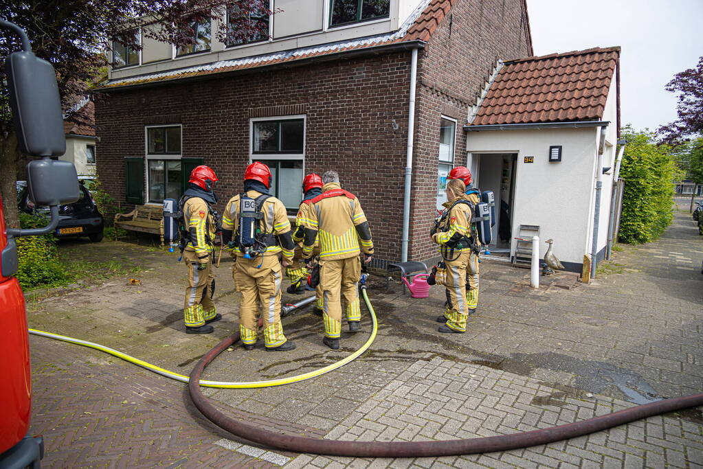 Isolatie in spouwmuur vat vlam door onkruidverbrander