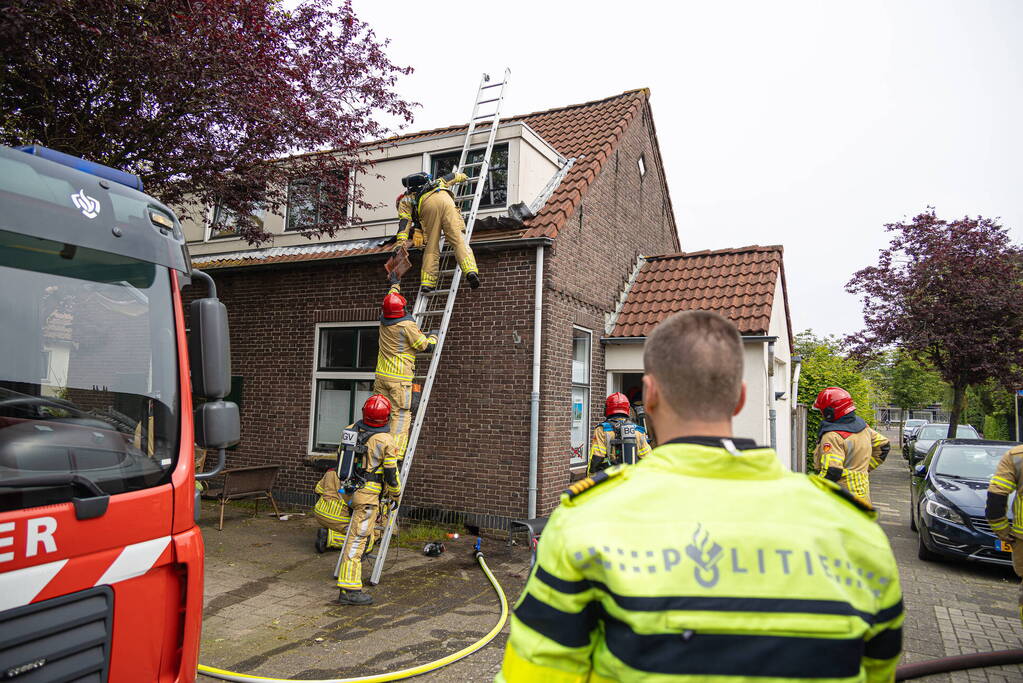 Isolatie in spouwmuur vat vlam door onkruidverbrander