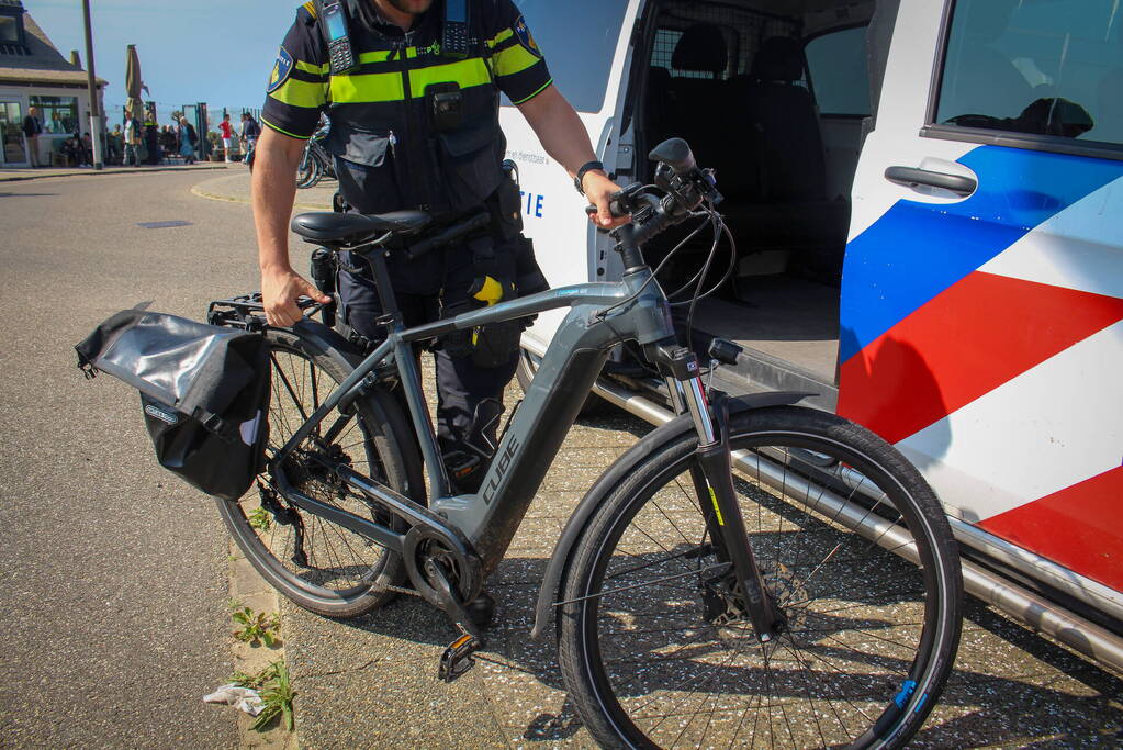 Fietser gewond bij aanrijding, automobilist rijdt door