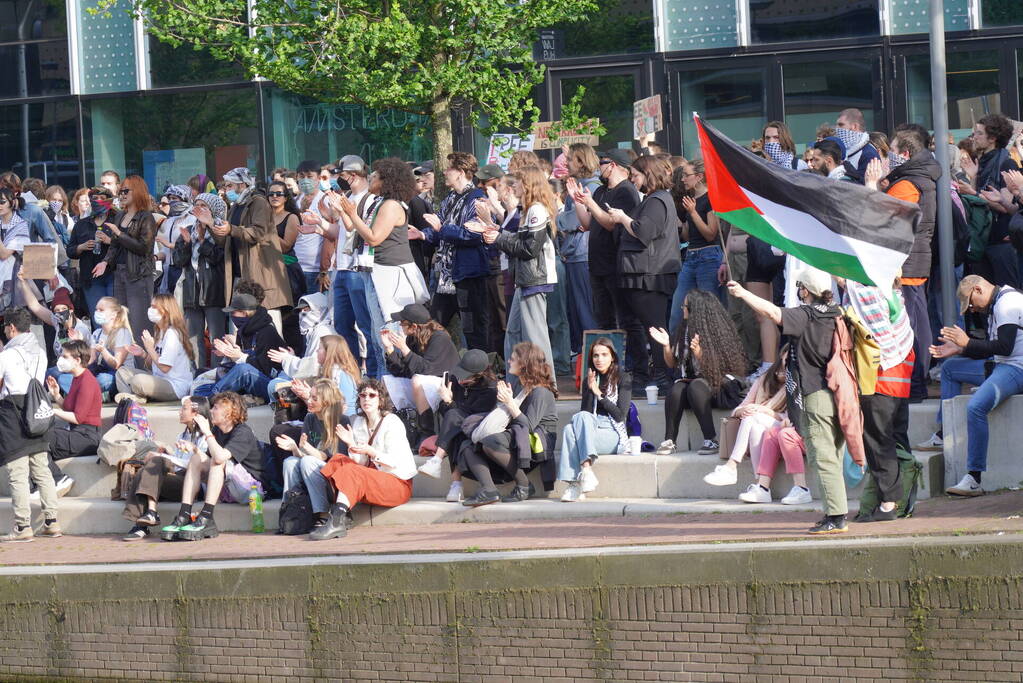 Honderden demonstranten verzamelen zich opnieuw