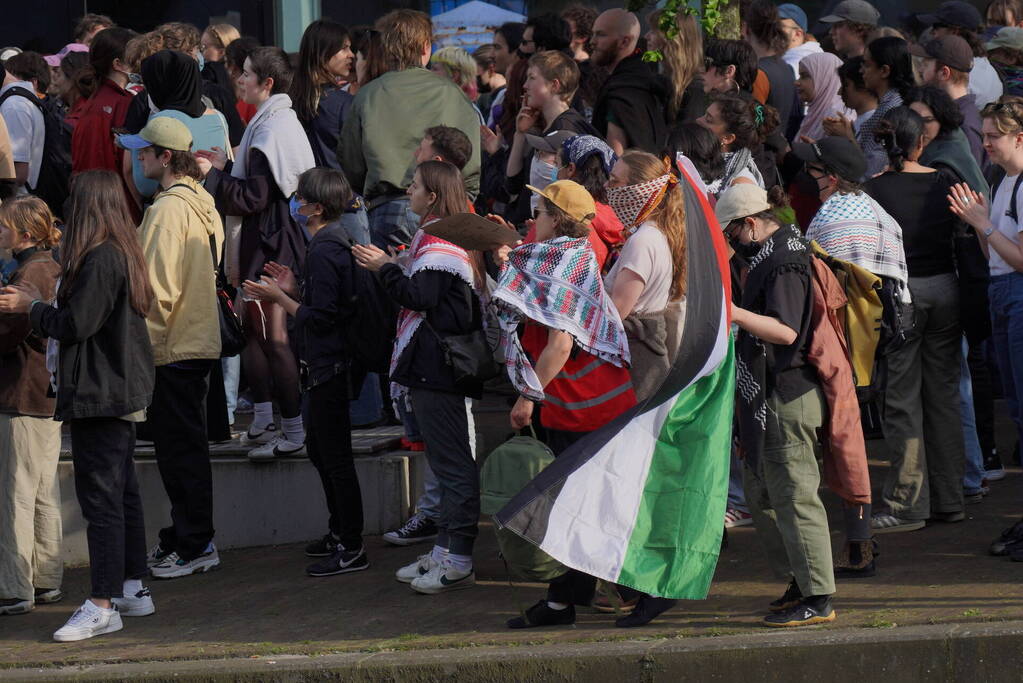 Honderden demonstranten verzamelen zich opnieuw